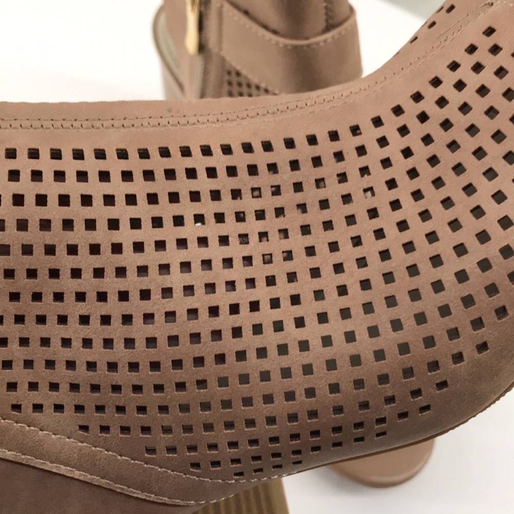 ANA TROUT—Wm’s Taupe Open Toe/Heel Mesh Ankle Sandals Stacked 3”Heel Side Zip—6M - Picture 12 of 16
